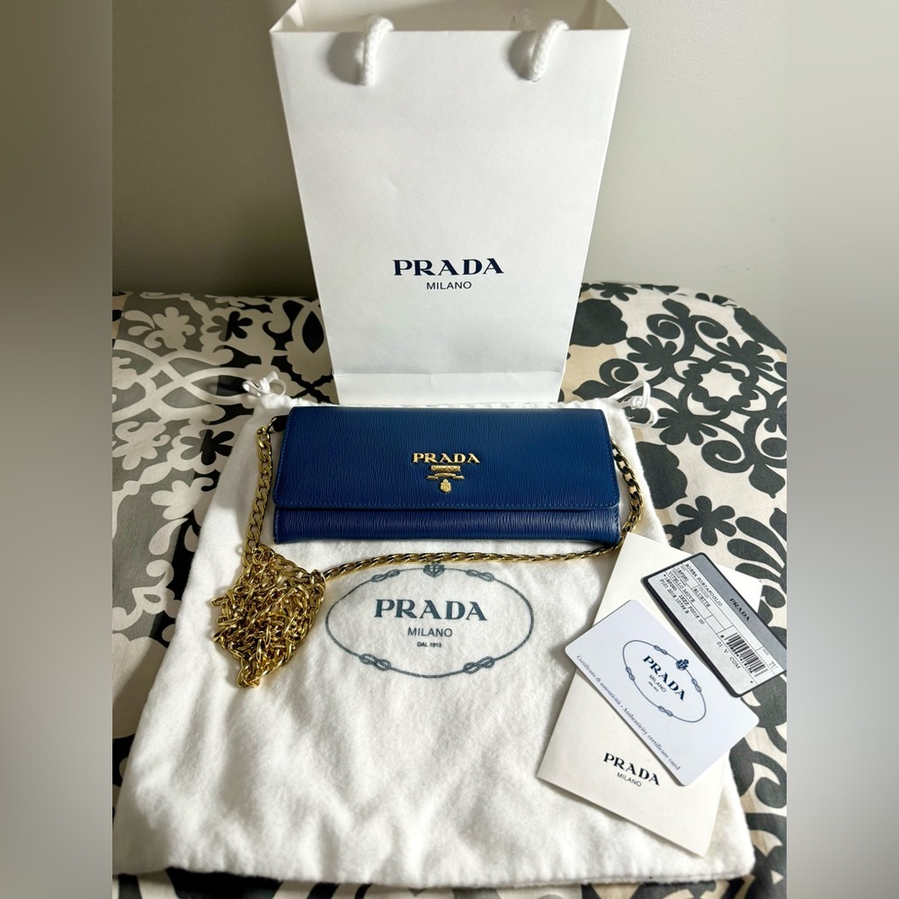 Prada wallet on chain